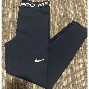 [SOLD] NWT Nike Pro Leggings